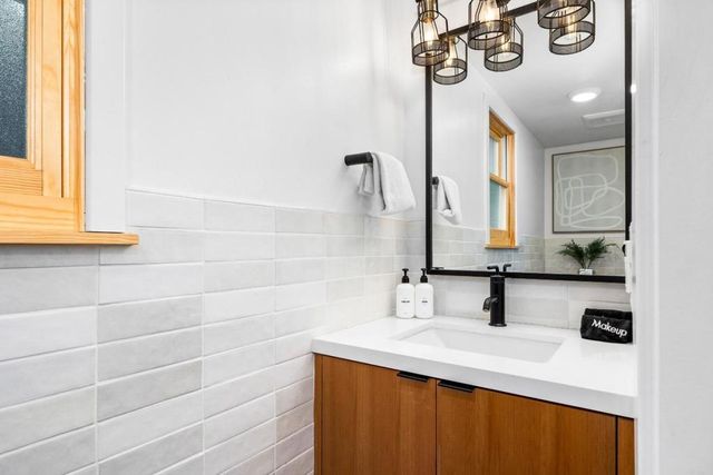 208 Capitola Avenue, Capitola, CA 95010