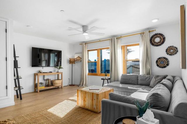 208 Capitola Avenue, Capitola, CA 95010