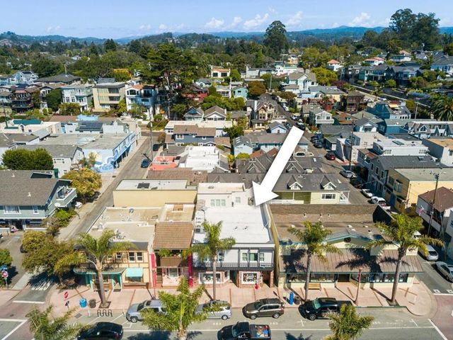 208 Capitola Avenue, Capitola, CA 95010