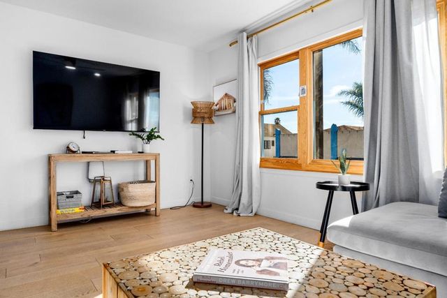 208 Capitola Avenue, Capitola, CA 95010