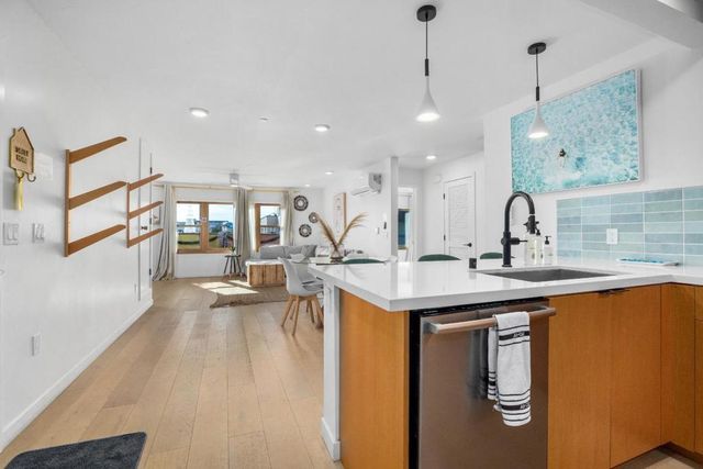 208 Capitola Avenue, Capitola, CA 95010