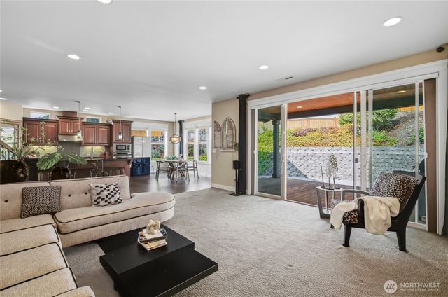 11112 Shawnee Rd E, Puyallup, WA 98374