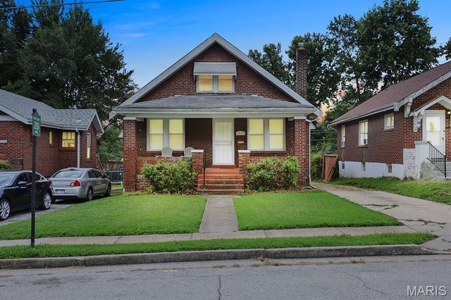 6420 Glenmore Avenue, Uplands Park, MO 63121