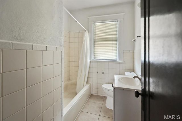6420 Glenmore Avenue, Uplands Park, MO 63121