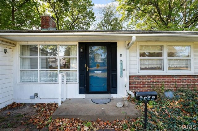 8 Buckeye Drive, Ferguson, MO 63135