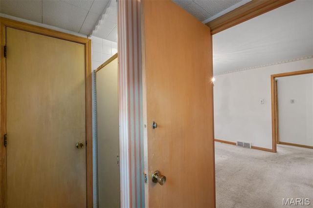 8 Buckeye Drive, Ferguson, MO 63135