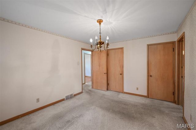 8 Buckeye Drive, Ferguson, MO 63135