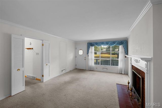 8 Buckeye Drive, Ferguson, MO 63135