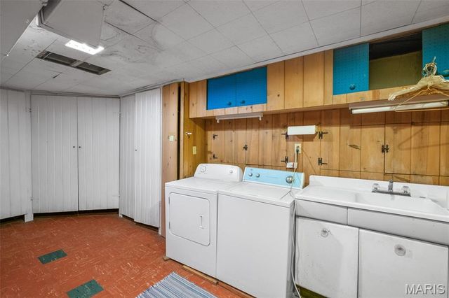 8 Buckeye Drive, Ferguson, MO 63135