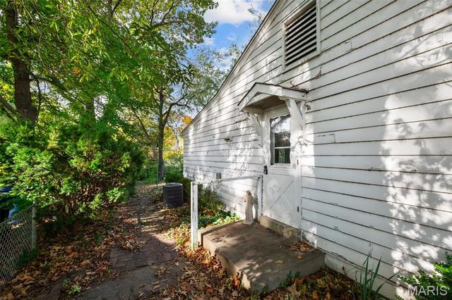 8 Buckeye Drive, Ferguson, MO 63135