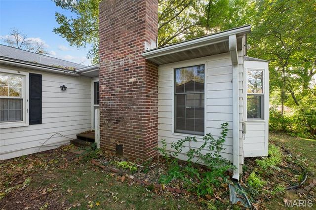 8 Buckeye Drive, Ferguson, MO 63135