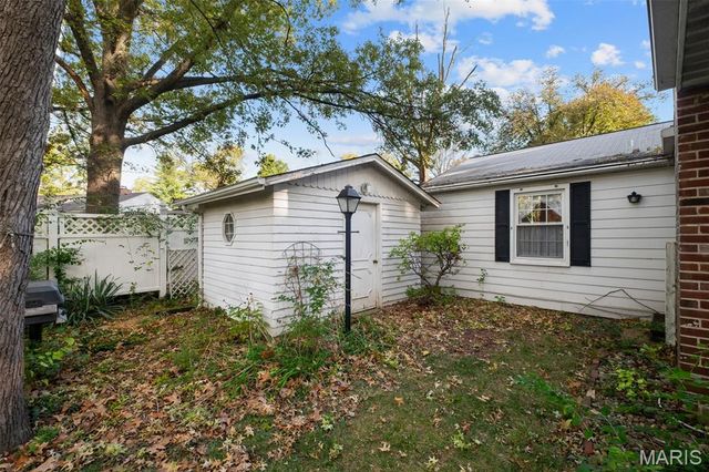 8 Buckeye Drive, Ferguson, MO 63135