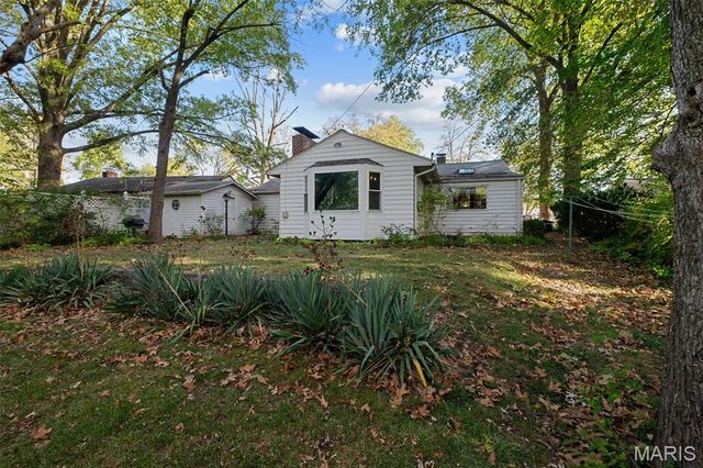 8 Buckeye Drive, Ferguson, MO 63135