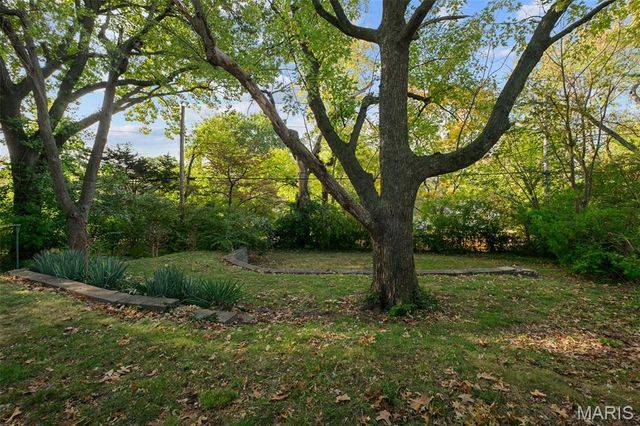 8 Buckeye Drive, Ferguson, MO 63135