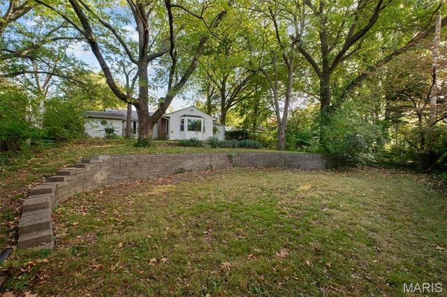 8 Buckeye Drive, Ferguson, MO 63135