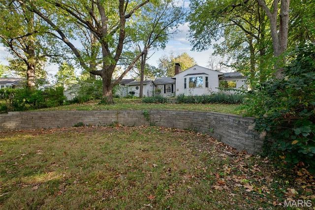 8 Buckeye Drive, Ferguson, MO 63135