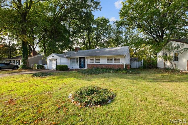 8 Buckeye Drive, Ferguson, MO 63135