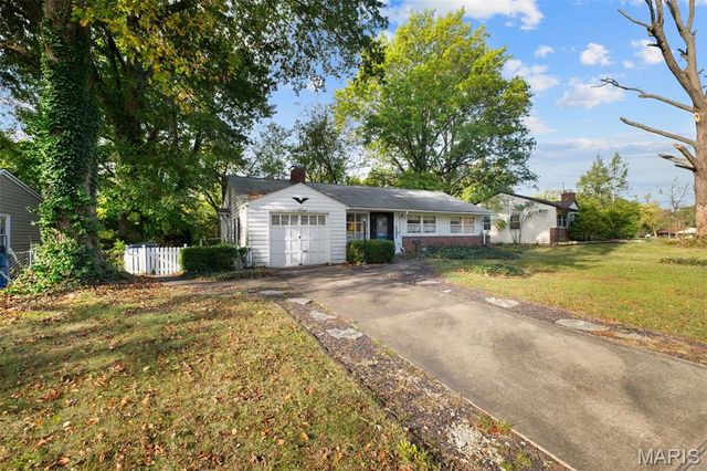 8 Buckeye Drive, Ferguson, MO 63135