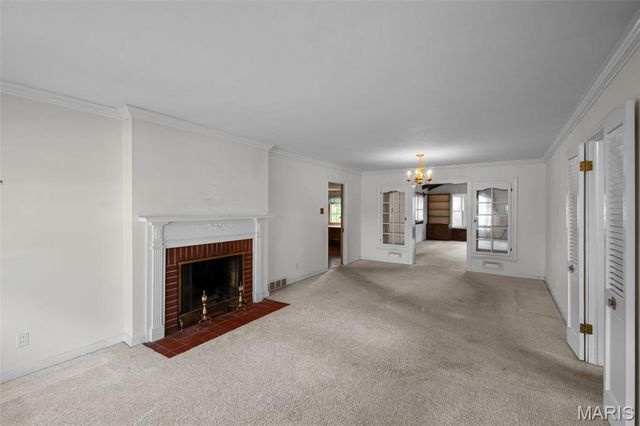 8 Buckeye Drive, Ferguson, MO 63135