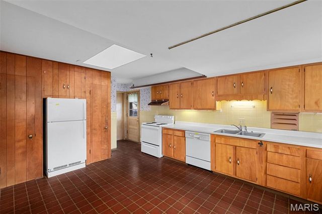 8 Buckeye Drive, Ferguson, MO 63135