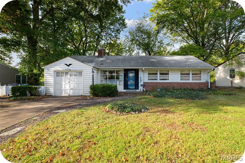 8 Buckeye Drive, Ferguson, MO 63135