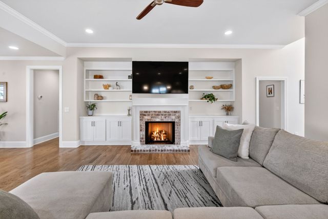 1708 Sorrell Park Dr, Spring Hill, TN 37174
