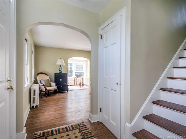 33 Washington Avenue, Woodbury, CT 06798