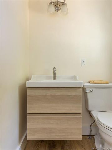 33 Washington Avenue, Woodbury, CT 06798