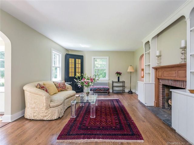 33 Washington Avenue, Woodbury, CT 06798