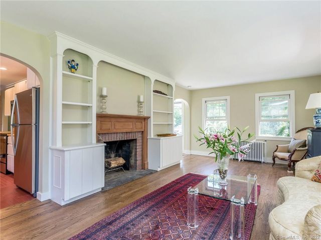 33 Washington Avenue, Woodbury, CT 06798