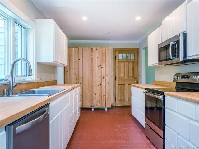 33 Washington Avenue, Woodbury, CT 06798
