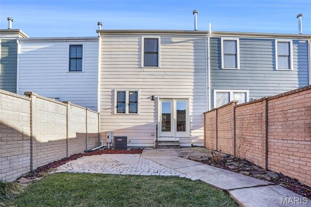 3308 Domain Street, St Charles, MO 63301