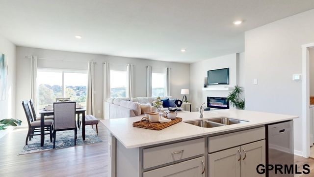 8404 S 176th Avenue, Omaha, NE 68137