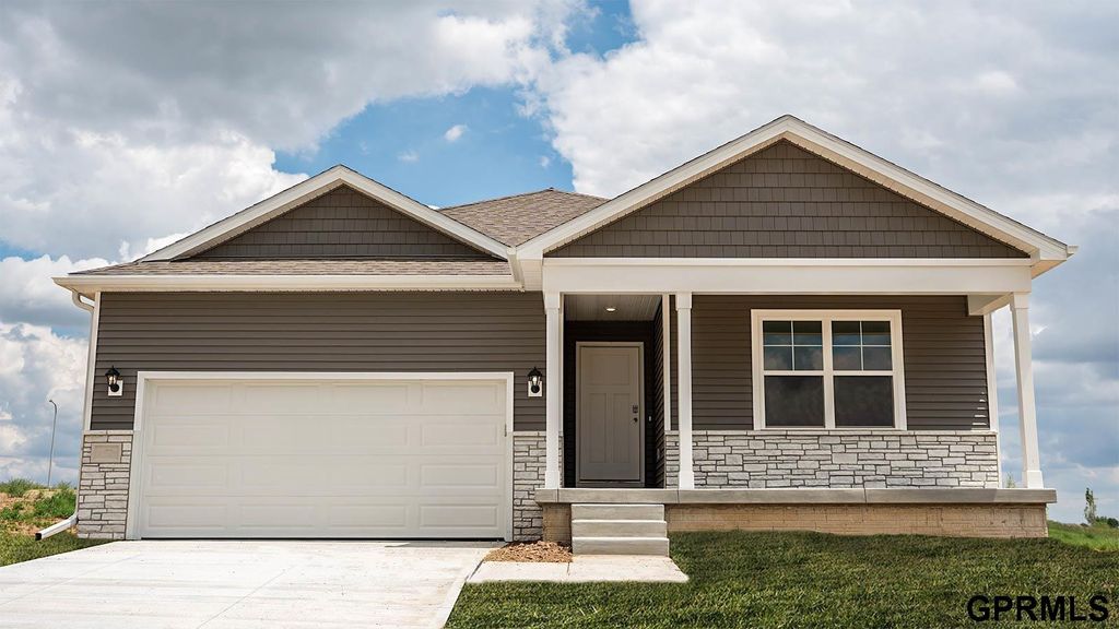 8404 S 176th Avenue, Omaha, NE 68137