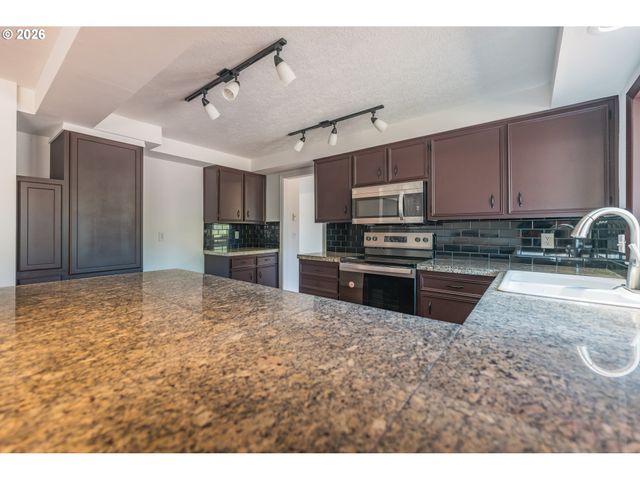 3759 KEELER Ave, Eugene, OR 97401