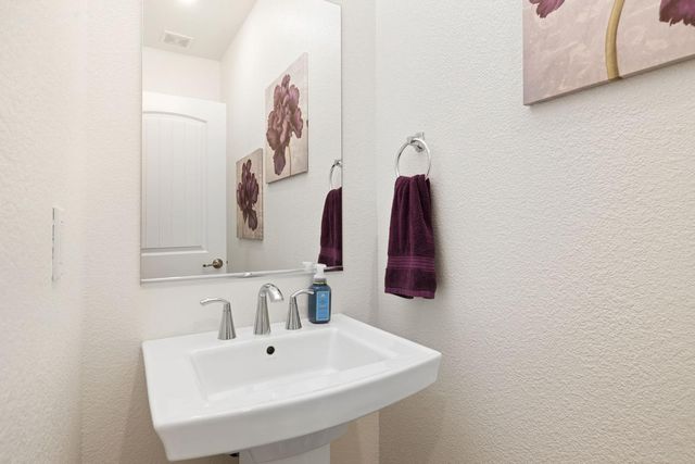 925 Rumba Ct, Roseville, CA 95747