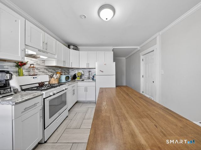 1389 Pembroke Street, Bridgeport, CT 06608