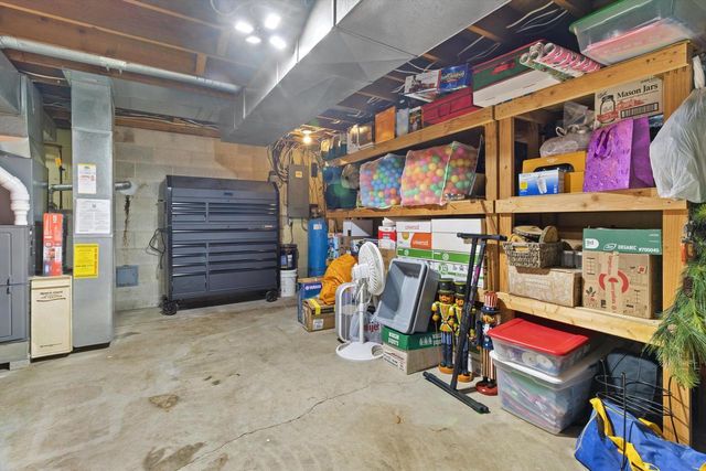5581 Maple ROAD, West Bend, WI 53095