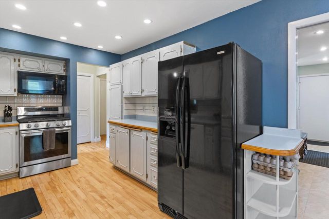 5581 Maple ROAD, West Bend, WI 53095