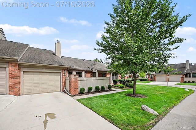 7140 Green Farm Road, West Bloomfield Charter Township, MI 48322