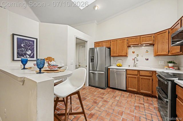 7140 Green Farm Road, West Bloomfield Charter Township, MI 48322