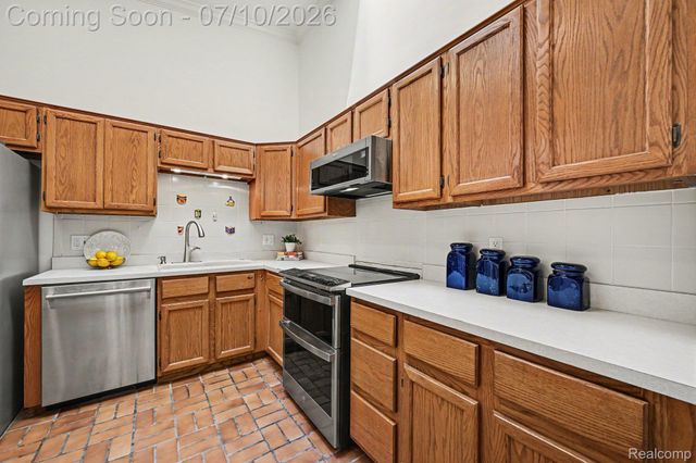 7140 Green Farm Road, West Bloomfield Charter Township, MI 48322