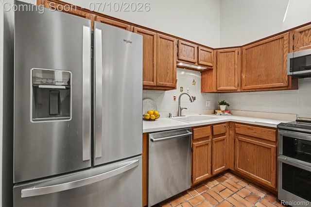 7140 Green Farm Road, West Bloomfield Charter Township, MI 48322