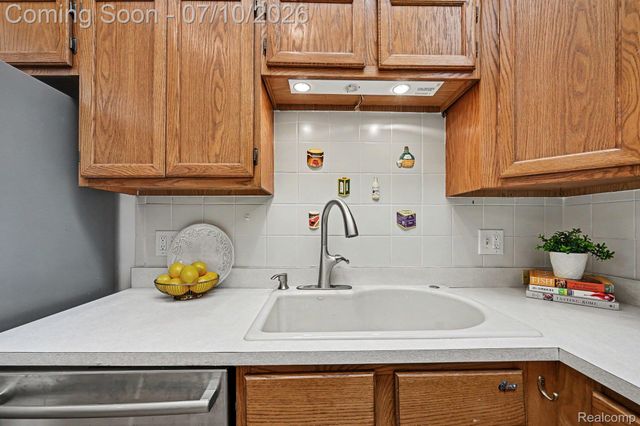 7140 Green Farm Road, West Bloomfield Charter Township, MI 48322