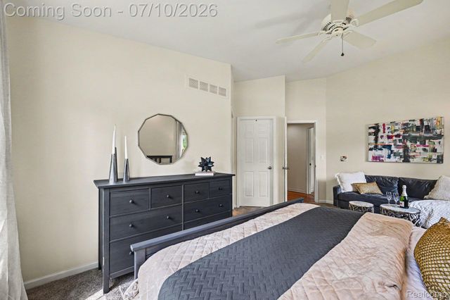 7140 Green Farm Road, West Bloomfield Charter Township, MI 48322