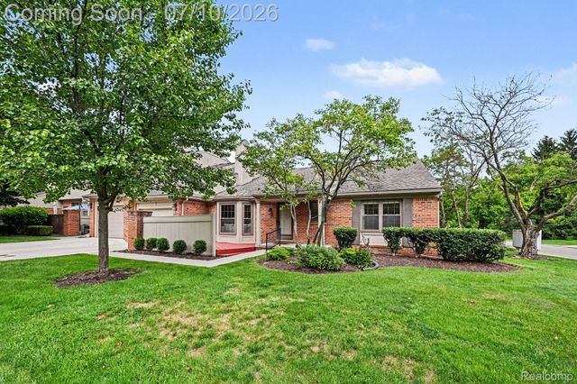 7140 Green Farm Road, West Bloomfield Charter Township, MI 48322