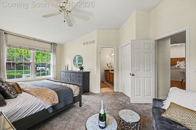 7140 Green Farm Road, West Bloomfield Charter Township, MI 48322