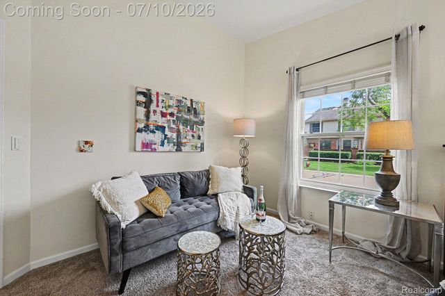 7140 Green Farm Road, West Bloomfield Charter Township, MI 48322