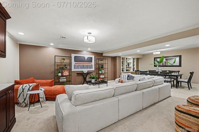 7140 Green Farm Road, West Bloomfield Charter Township, MI 48322