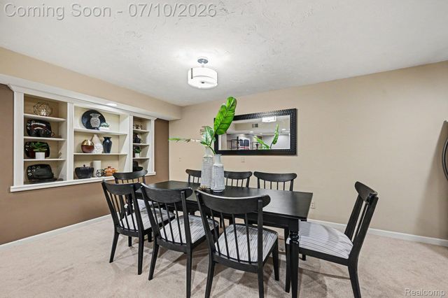 7140 Green Farm Road, West Bloomfield Charter Township, MI 48322